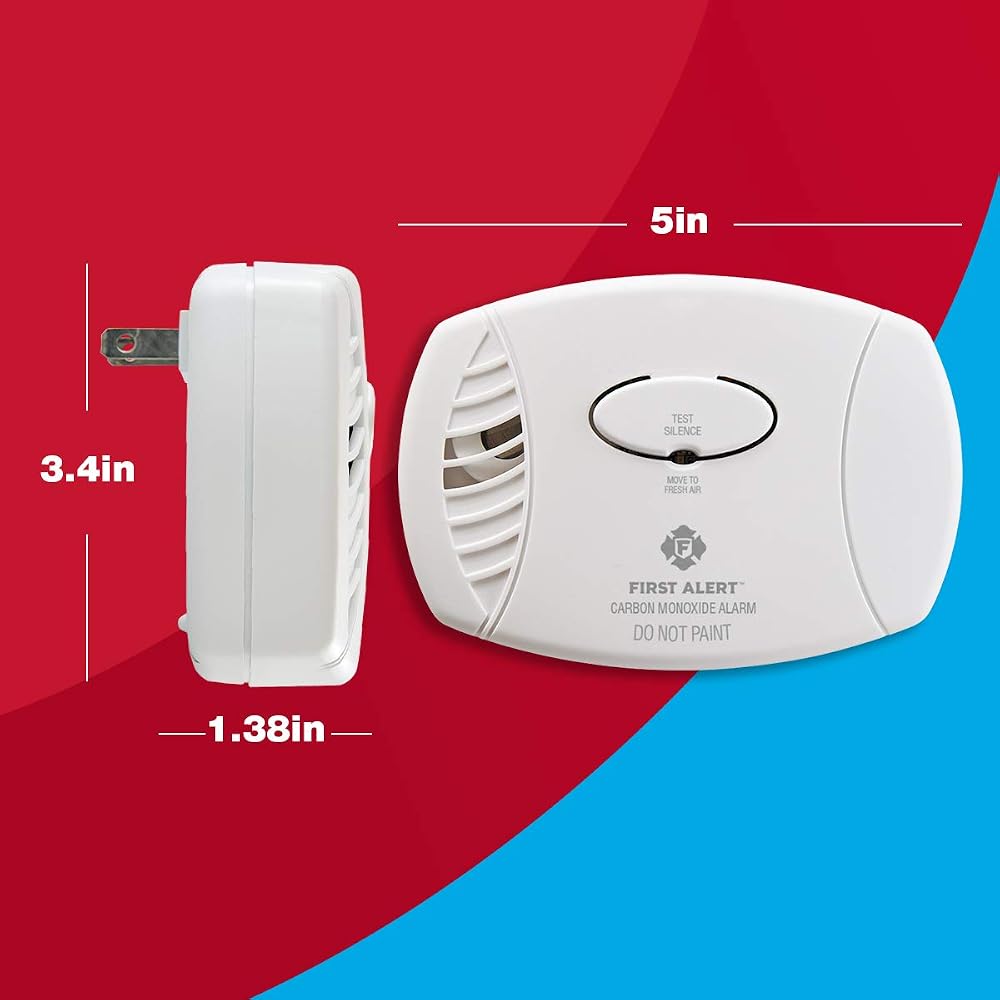 First Alert CO605 Plug-In Carbon Monoxide Detector with Battery Backup product photo